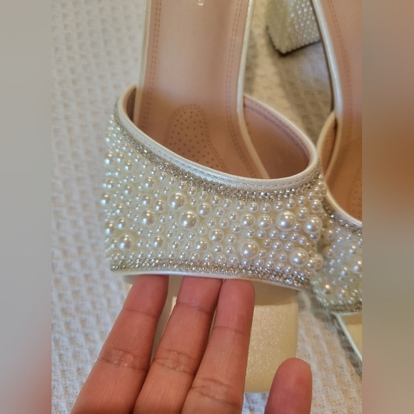 Forever  White Pearl Embellished Women's Heels - Picture 10 of 11